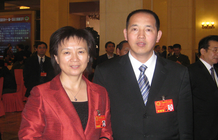 原河南省省委常委、宣传部部长赵素萍和张全收董事长合影